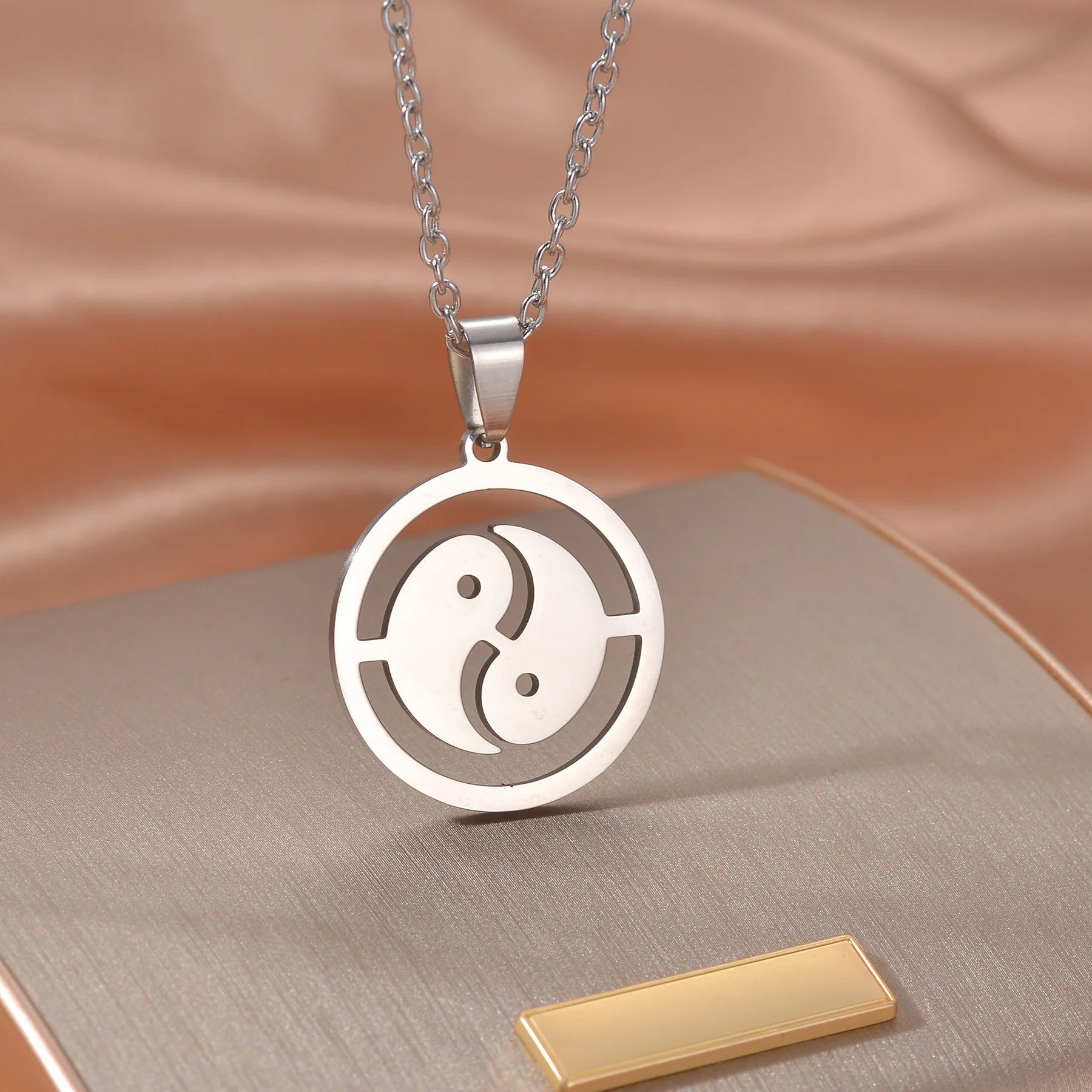 Taekwondo Kongfu Fight Figure Women Pendant Necklace Stainless Steel Karate Fight Chain Necklace Jewelry for Sportsman