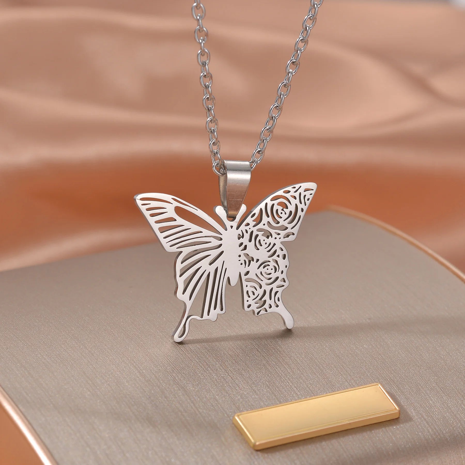 Taekwondo Kongfu Fight Figure Women Pendant Necklace Stainless Steel Karate Fight Chain Necklace Jewelry for Sportsman